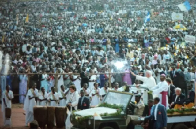 I Nyandungu hari hateraniye abantu benshi cyane baje kumwakira