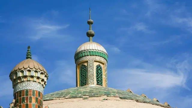 Masaajidda ku yaallo galbeedka Shiinaha salaad laguma tukado