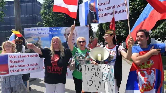 В Вене Путина встречали живущие в Австрии соотечественники