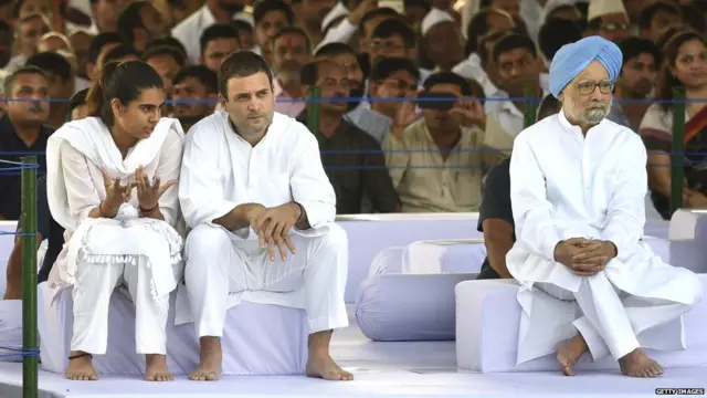 ਰਾਜੀਵ ਗਾਂਧੀ ਦੀ ਬਰਸੀ ਉੱਪਰ ਮਨਮੋਹਨ ਸਿੰਘ, ਰਾਹੁਲ ਗਾਂਧੀ ਅਤੇ ਰਾਹੁਲ ਦੀ ਭਾਣਜੀ