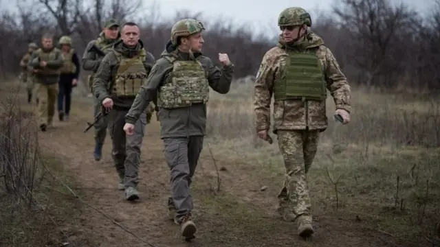 Зеленский жакында эле өлкөнүн Түштүк-Чыгышындагы жаңжалдуу аймактарда болуп келди