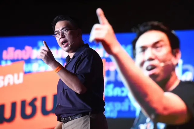 วิโรจน์ ลักขณาอดิศร