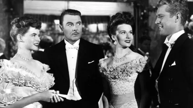 أربعة من نجوم فيلم "السلم اللولبي".