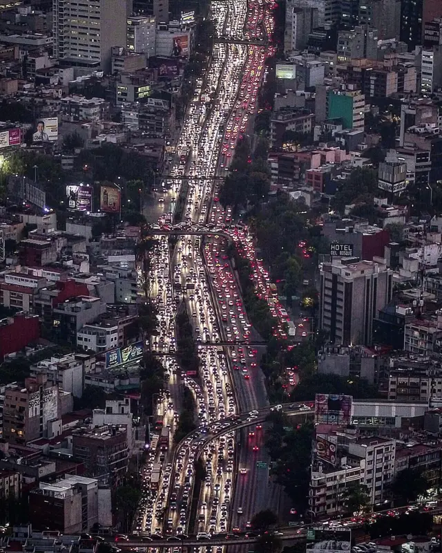 Una arteria vial de Ciudad de México Foto: Santiago Arau