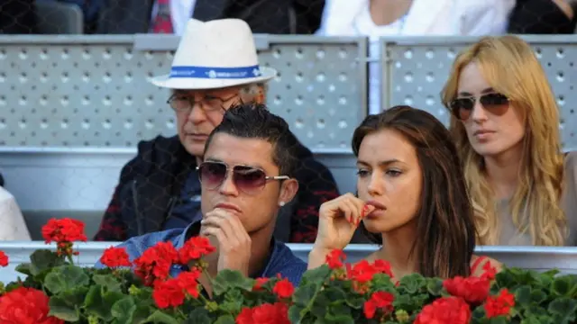 Cristiano Ronaldo avec son amie en train de regarder une partie de tennis