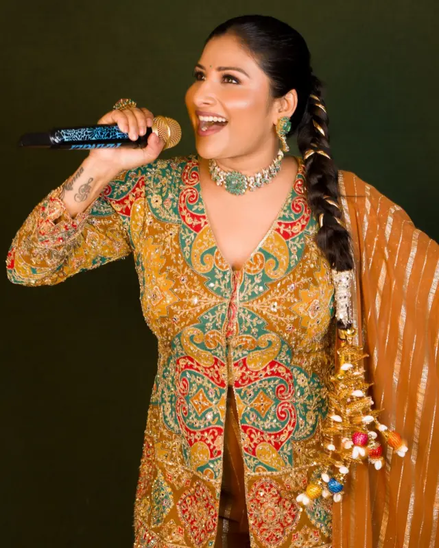 కేడీ: ది డెవిల్, సర్కే చునర్ తేరీ సర్కే, హిందీ పాట