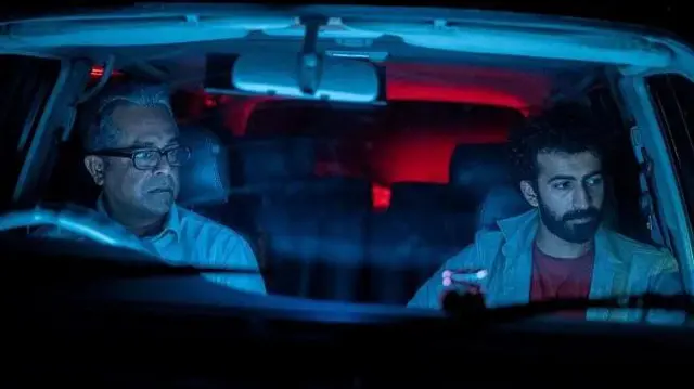 පාරාදීසයක් ලෙස සැලකුණු ශ්‍රී ලංකාවේ ආර්ථිකය කඩා වැටීමෙන් පසු ශ්‍රී ලාංකිකයන්ගේ සිහින බොඳ වී ගිය බවක් පෙනුණ ද, ඒ අභියෝගාත්මක කාල පරිච්ඡේදය ප්‍රතිනිර්මාණය කරමින් ලාංකික සිනමා ප්‍රේක්ෂකයින්ට අපේක්ෂාවක් දැල්වීමට ප්‍රසන්න විතානගේ සිනමාකරුවා සිකුරාදා (ඔක්:13) සමත් විය.