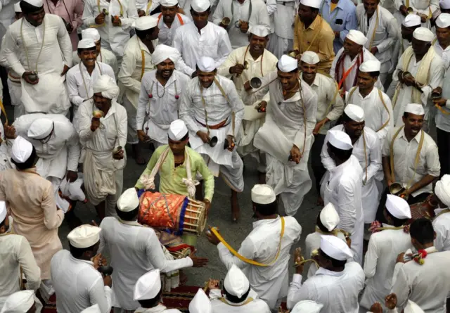 वारकरी परंपरेतील सर्व संतांनी पांडुरंगाला आद्यदैवत मानून 'भेदाभेद भ्रम अमंगळ' असल्याचा विचार मांडला.