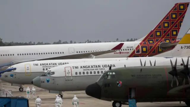 Sederet pesawat-pesawat milik TNI-Angkatan Udara di Bandara Hang Nadim, Batam, Kepulauan Riau.