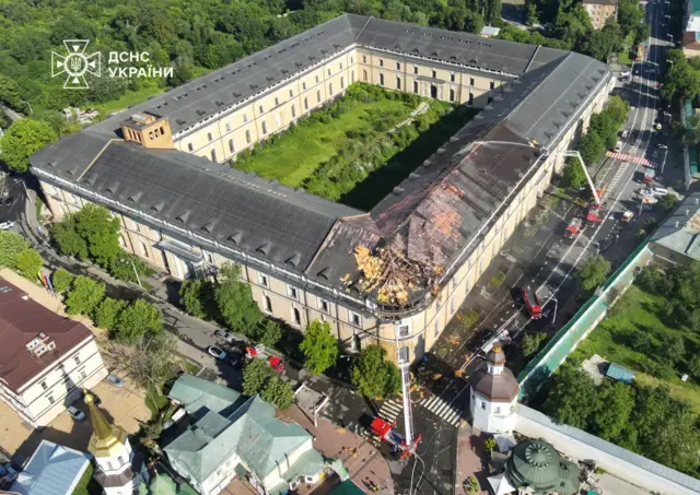 Будівля музейного комплексу "Мистецький арсенал" після російської атаки