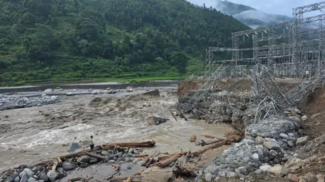 बाढीले कटान जारी राखेको छ