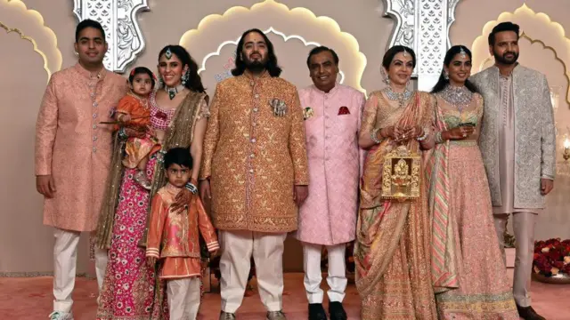 अंबानी परिवार की तस्वीर