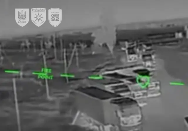 Декілька вантажівок в об'єктиві безпілотника
