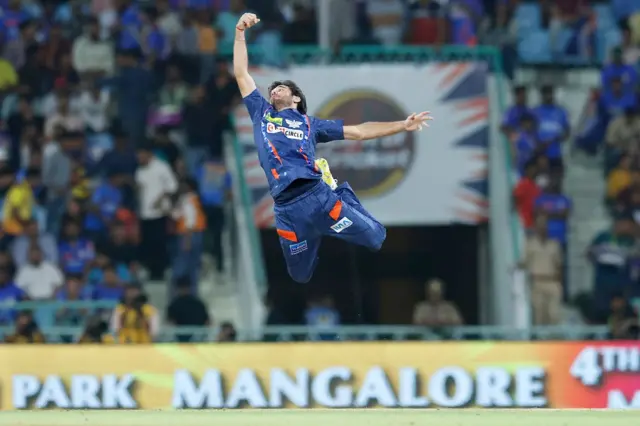 மும்பை - லக்னோ