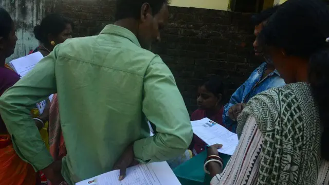 উত্তরবঙ্গের শিলিগুড়ি শহরে এসআইআর ফর্ম জমা দেওয়ার লাইন - ফাইল ছবি