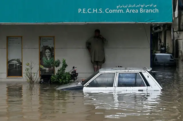 کراچی کی ’غیر معمولی بارش‘