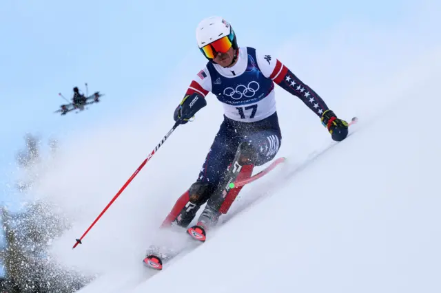 Американский горнолыжник Ривер Радамус во время командного слалома среди мужчин