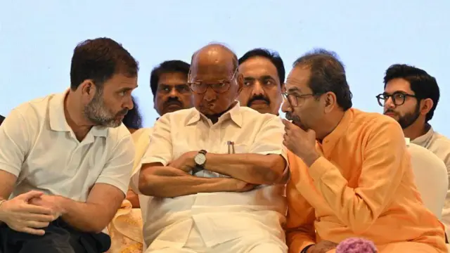 शरत पवार के साथ राहुल गांधी और उद्धव ठाकरे