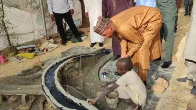 Gómìnà Zulum ṣe àbẹ̀wò sí ilé àwọn ọmọ náà