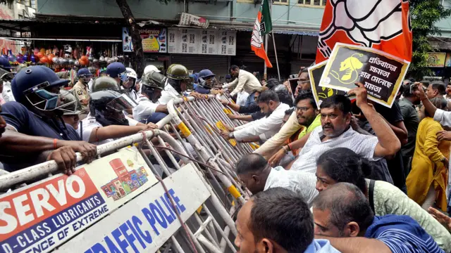 आरजी कर मामले में बीजेपी कार्यकर्ताओं ने सितंबर 2024 में कोलकाता में डीसी सेंट्रल ऑफ़िस का घेराव किया