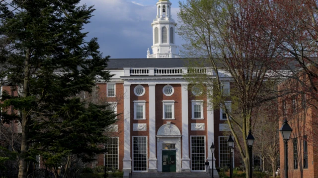 Vista del campus de la Escuela de Negocios de la Universidad de Harvard en Cambridge, Massachusetts
