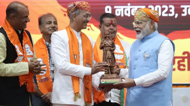प्रधानमंत्री नरेंद्र मोदी के साथ विश्वराज सिंह मेवाड़ 