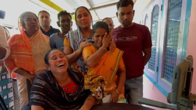 চার মাস পরে ভিডিও কলে মাকে দেখে আসামে ছেলে-মেয়েদের কান্না