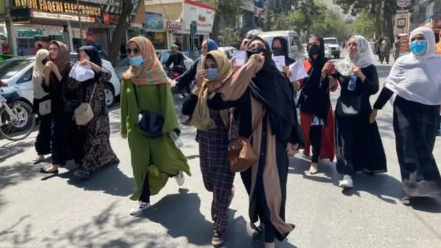 काबुल की सड़कों पर विरोध प्रदर्शन