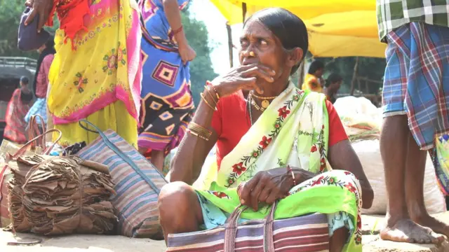 आदिवासी महिलाएं