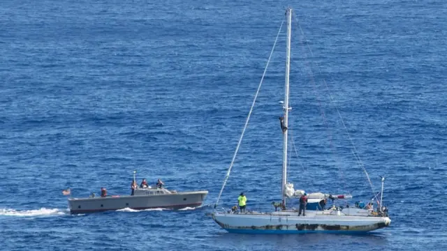 O USS Ashland chegou para dar suporte às velejadores um dia após alerta emitido por navioanother name for zebetpesca