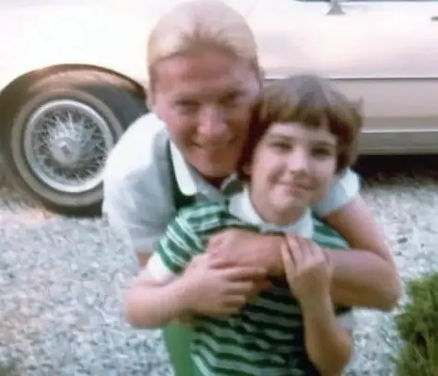 کولیئر لینڈری اپنے والدہ کے ساتھ