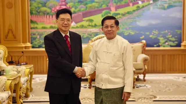 တိန့်ရွှီကျွင်း နဲ့ ဗိုလ်ချုပ်မှူးကြီးမင်းအောင်လှိုင်