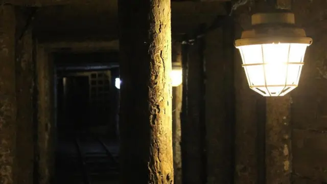 铀矿