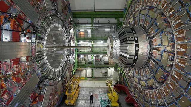 Grand collisionneur de hadrons. 