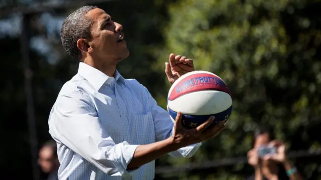 Obama joga basquete