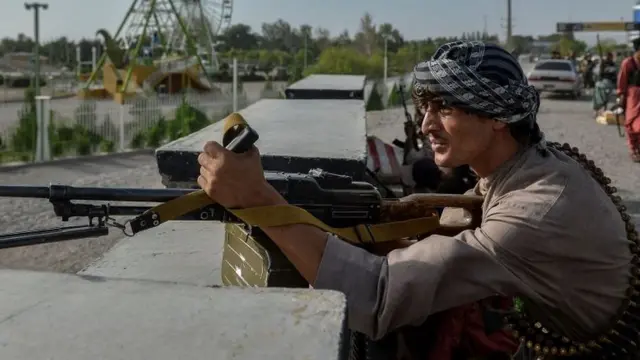 લગભગ અર્ધા અફઘાનિસ્તાન પર તાલિબાન અગાઉથી કબજો કરી ચૂક્યું છે એમ માનવામાં આવી રહ્યું છે. આ વિસ્તારમાં ઈરાન અને પાકિસ્તાન સાથે જોડાયેલી સરહદો પણ સામેલ છે.