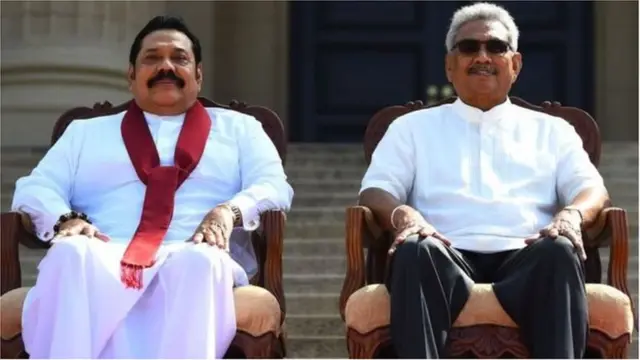 गोटाभाया राजपक्षे आपले बंधू आणि माजी राष्ट्राध्यक्ष महिंदा राजपक्षे यांच्यासह