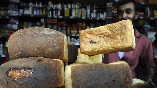 ''සරල පිෂ්ඨය සමඟ ගැනීමෙන් දීර්ඝ කාලීනව දියවැඩියාව සහ විවිධ රෝග ඇතිවෙනවා කියන එක ගැන අධ්‍යාපනයක් ලබාදීම අත්‍යවශ්‍යයි,"