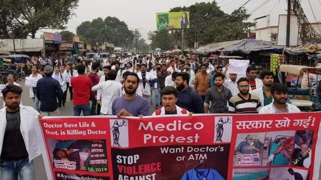 छात्रों ने विरोध में रैलियां भी निकाली हैं.