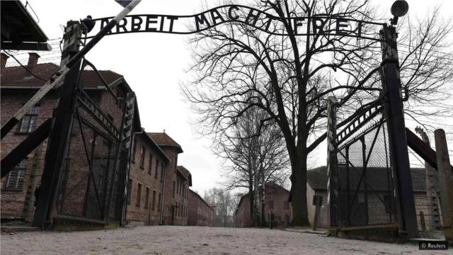 納粹在集中營屠殺了數百萬人。