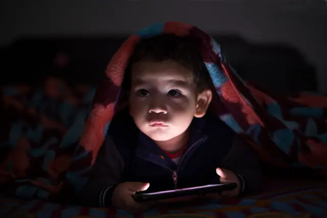 બીબીસી ગુજરાતી, ગુજરાત, બીબીસી, અમદાવાદ, ગાઝિયાબાદ, મોબાઇલ ફોન