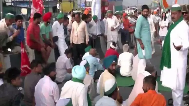 ਦਿੱਲੀ ਮੇਰਠ ਹਾਈਵੇ ਉੱਤੇ ਬੈਠੇ ਕਿਸਾਨ