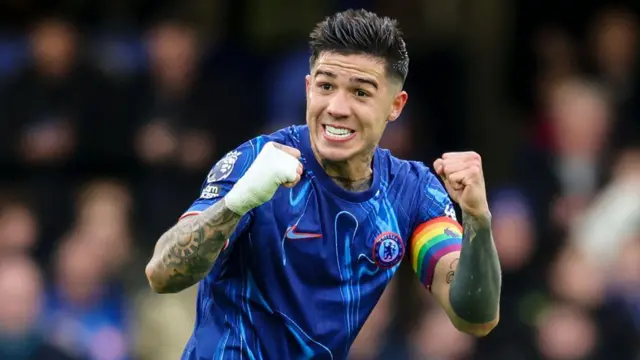 مارسکا به خوبی توانست جنجال احتمالی ناشی از گفته‌های انزو فرناندز هافبک آرژانتینی را در تیم مهار کند