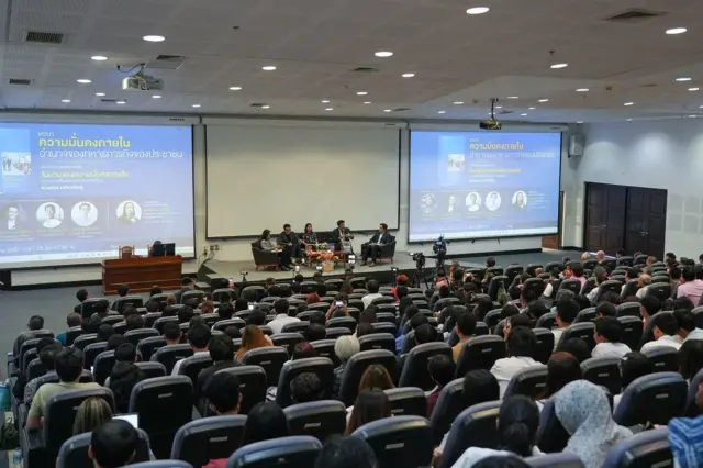 รศ.ดร.ประจักษ์ ก้องกีรติ กล่าวว่า นี่น่าจะเป็นงานเสวนาวิชาการที่มีคนมาฟังมากที่สุดในรอบ 20 ปี