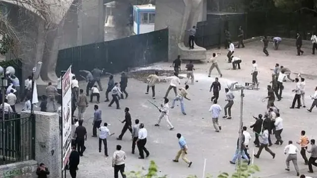 حمله "لباس شخصی ها" به دانشگاه تهران