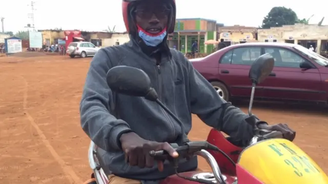 Umuhire kuri moto ye