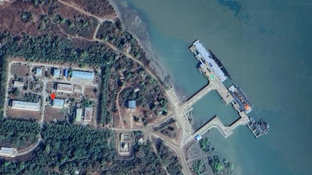 ကျောက်ဖြူမြို့ ဓညဝတီရေတပ်စခန်းဌာနချုပ်မှာတွေ့ရတဲ့ ရေငုပ်သင်္ဘောတစ်စင်း