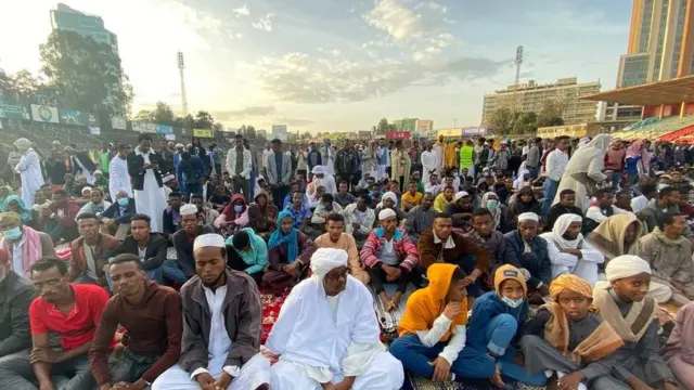 ለሶላት የወጡ ሰዎች