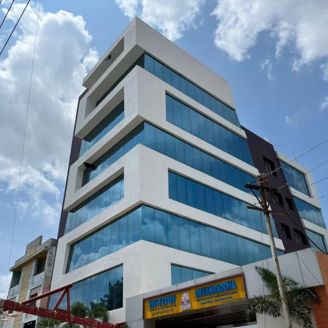 ज्ञानराधा पतसंस्थेचं बीडमधील मुख्य कार्यालय.