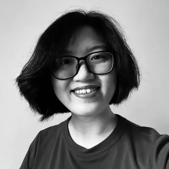 Foto hitam-putih Charlenne Kayla Roeslie.